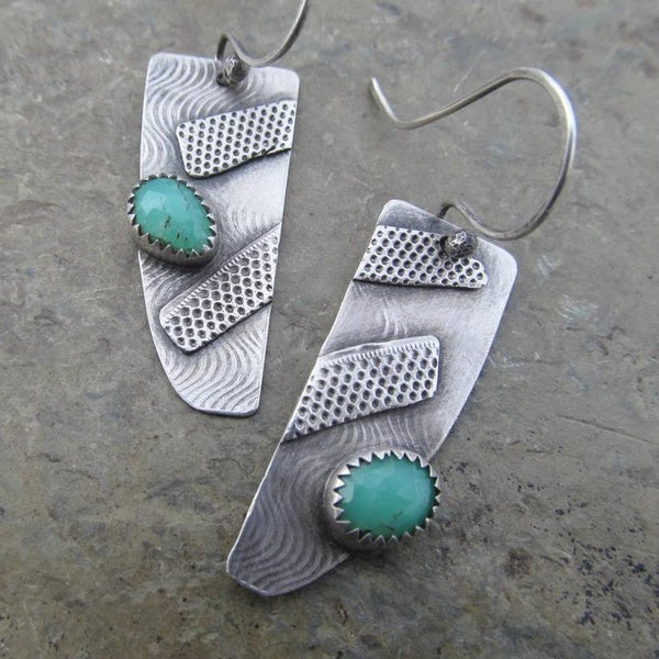 Nouveau luxe dames vintage plaqué argent mince pièce ondulation de l'eau gravé boucles d'oreilles pendantes délicat cristal vert ensemble crochet bou