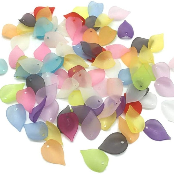 200 pcs Acrylique Fleur Forme Charmes Bijoux Perles Pétales Givrés Feuille En Plastique avec Trou pour la Fabrication de Bijoux (Couleur Mixte)