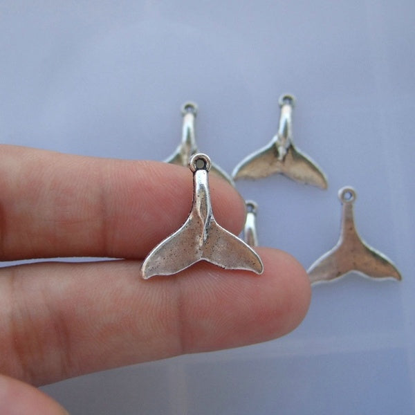 20 pièces tibétain ton argent baleine queue charmes pendentifs perles pour collier fabrication de bijoux résultats 18x19mm