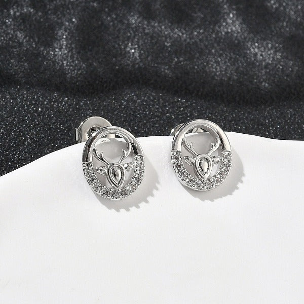 Boucles d'oreilles à tige rondes plates avec micro pavé de zircons cubiques transparents en laiton et cerf