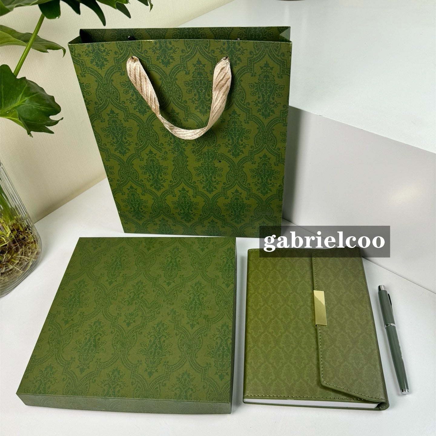Designer gift set Classic letter printed green notebook+pen+refill combination gift box Teacher&#039;s Day, Valentine&#039;s Day gift with packaging