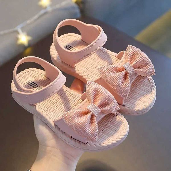 Sandálias Sandas 2023 Verão Princesa Sandálias Sandálias Bow Meninas Sapas de moda de moda Non Slip Shoes Sapatos de praia Zapatos Ni A T241
