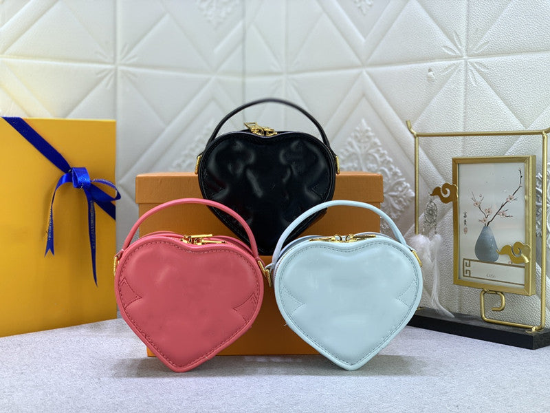 POP MY HEART Bag Bubblegram Collection for Valentine&#039;s Day Love Heart Bag Womens Designers Luxurys Mini Chains Cross Body Embroidery Leather be