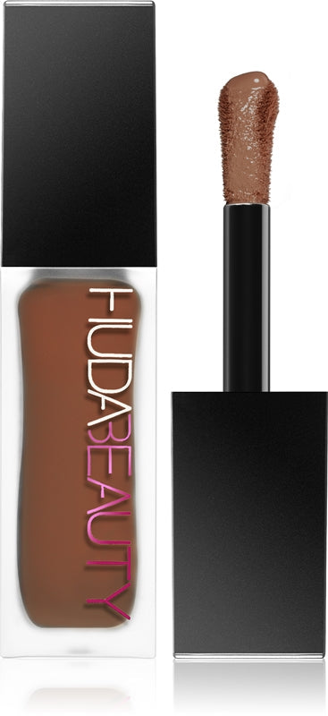 Huda Beauty Faux Filter Matowy kremowy korektor w kolorze syropu klonowego 8,3 g 9 ml