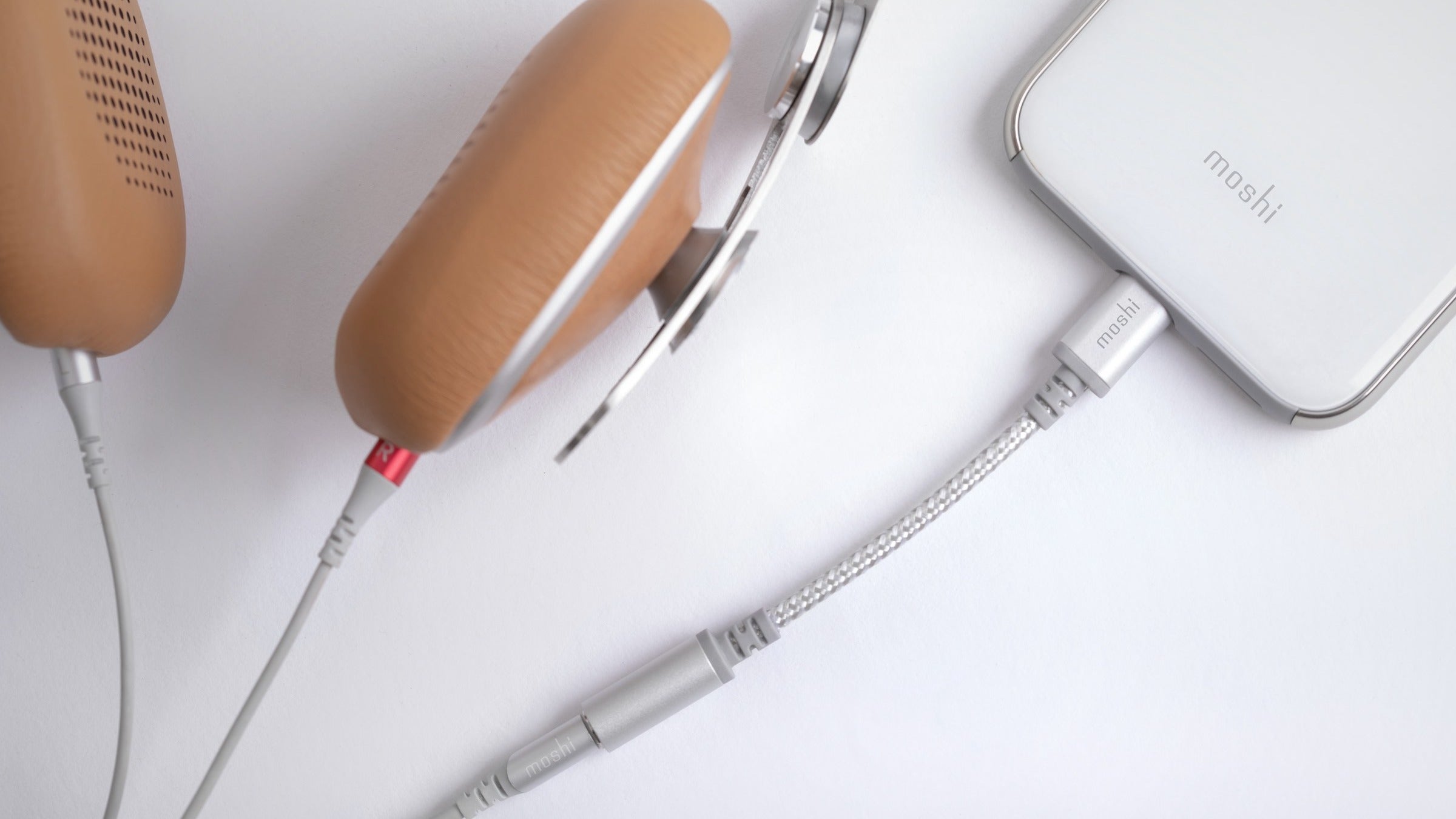 Moshi Integra™ Lightning to 3.5 mm Headphone Jack Adapter