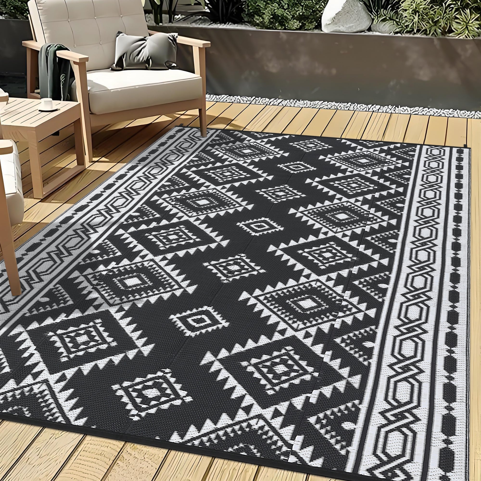 Garvee Outdoor Black & White 8x10 Plastic Straw Rug, Modern Area Rug, Large Floor Mat for Outdoors, RV, Patio, Backyard, Deck, Picnic, Beach, Trailer,