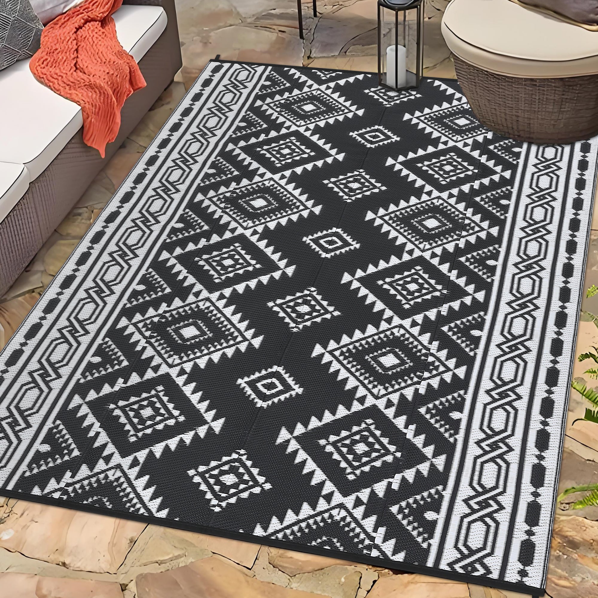 Garvee Outdoor Black & White 5x8 Plastic Straw Rug, Modern Area Rug, Large Floor Mat for Outdoors, RV, Patio, Backyard, Deck, Picnic, Beach, Trailer, 