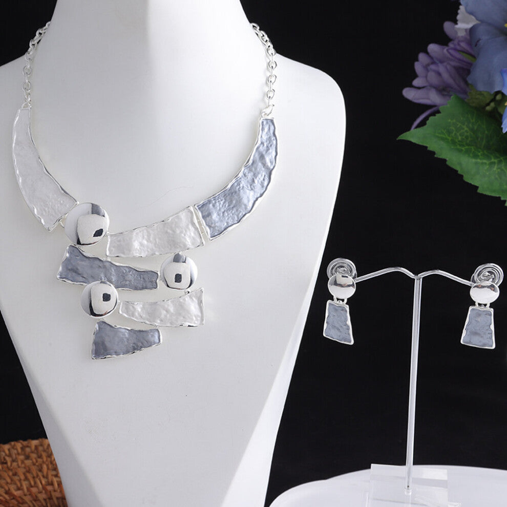Chokers Large Neck Women's Necklace Set Vintage Decoration Necklaces Pendants for Women Jewelry