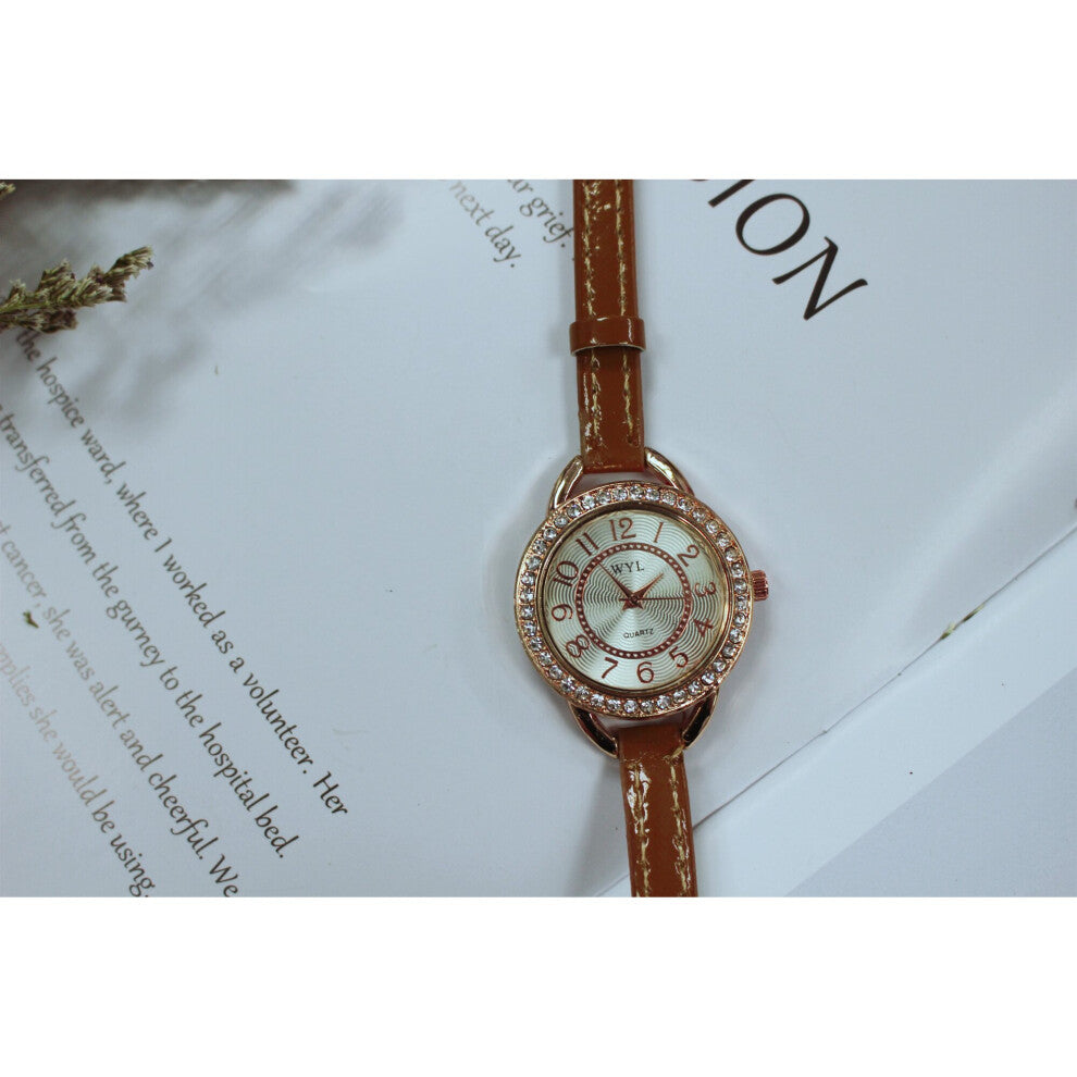 FanTeeDa Top Women Bracelet Watches Ladies Love Leather Strap Rhinestone Quartz Wrist Watch Quartz Watch
