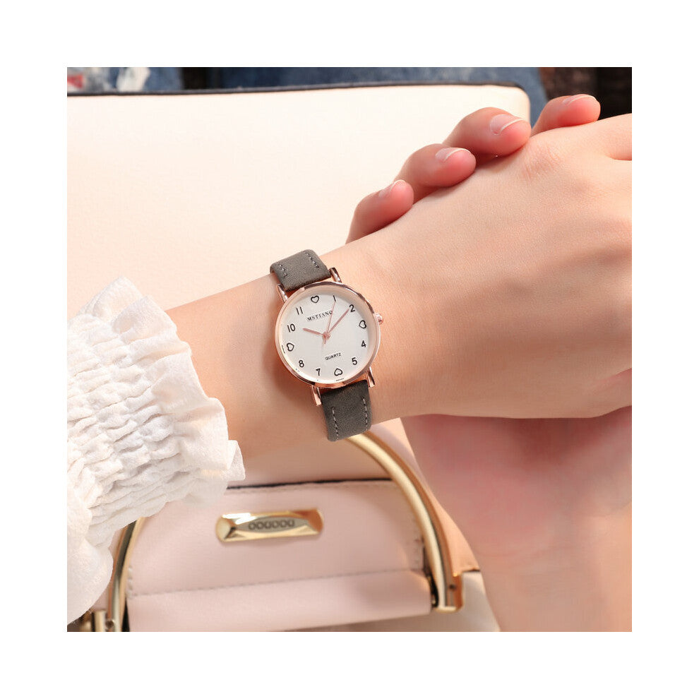 Women Quartz Round Wrist Watches Vintage Small Dial Watch Sweet Leather Strap Outdoor Sports Wrist Clock Gift