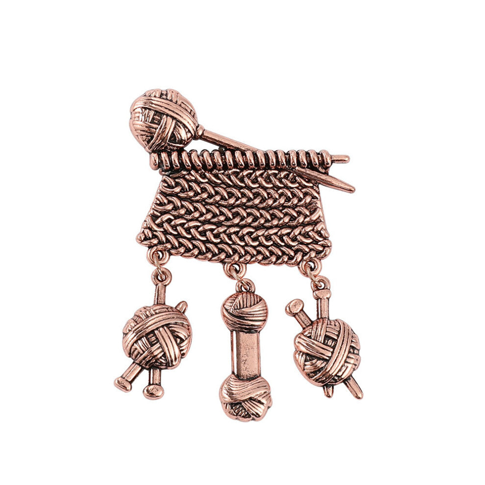 1pc Retro Brooch Knitted Sweater Polished Golden And Silver Yarn Ball Personality Pendant Clothing Accessories Corsage