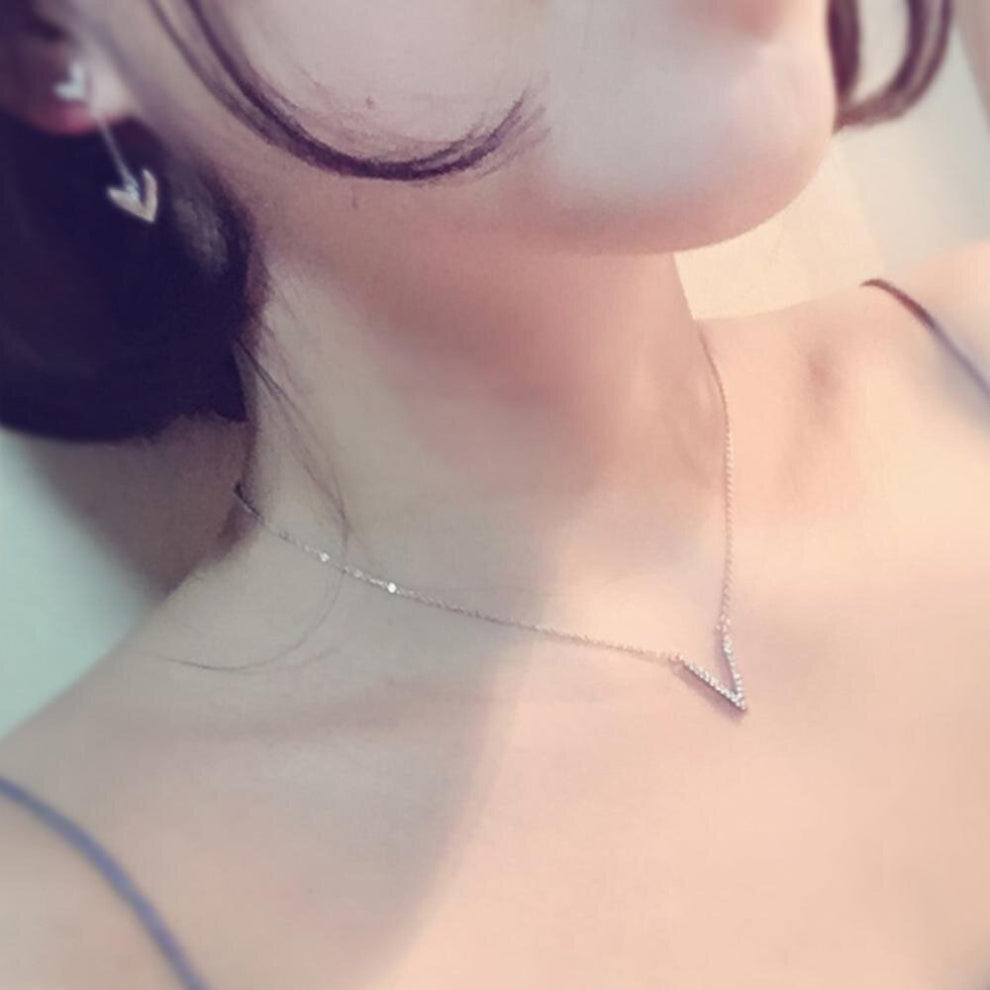 100% 100% 925 Sterling Silver Simpl Letter V Pendant Necklace Women Chokers Creative Jewelry