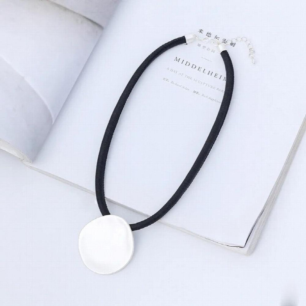 Neck Chokers Necklace Adjustable Zinc Alloy Long Leather Goth Chain Womens Jewelry Round Pendants Decoration Christmas Presents
