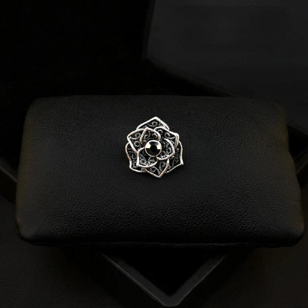 Retro Flower Small Brooch Womens High-End Suit Collar Pin Clasp Sweater Cardigan Buckle Pin Rhinestone Jewelry