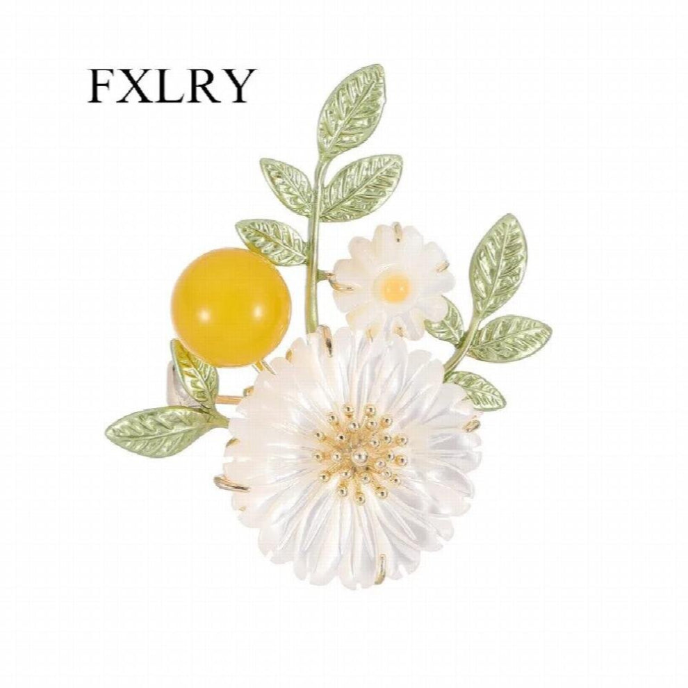 French Shell Flower Cardigan Pin Silk Scarf Buckle Small Daisy Brooch For Women Wedding Jewelry