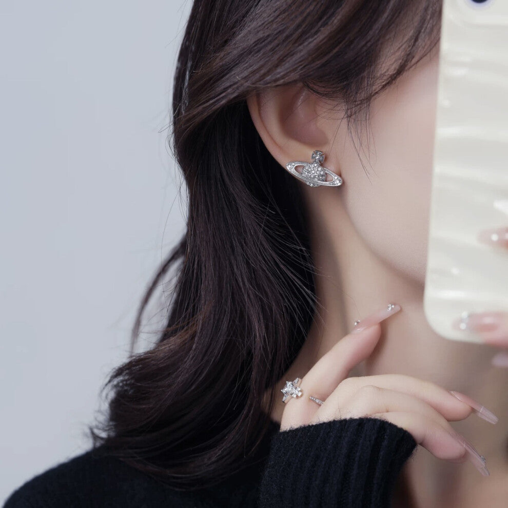 (Saturn is full of stud earrings) Saturn pearl necklace Women's pin paper clip Vivian the same pendant stereo planet