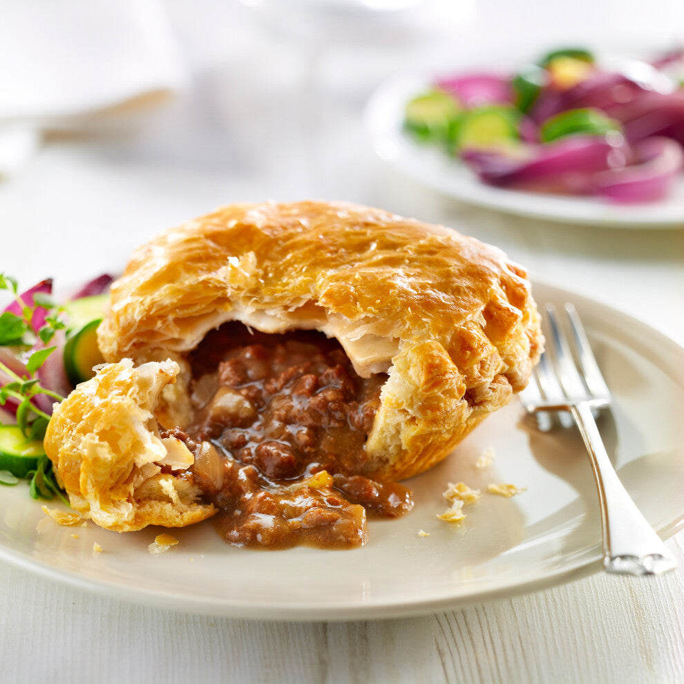 Wrights Frozen Minced Beef & Onion Pie - 36x170g, Unbaked Round Pie with Shortcrust Base & Puff Pastry Lid