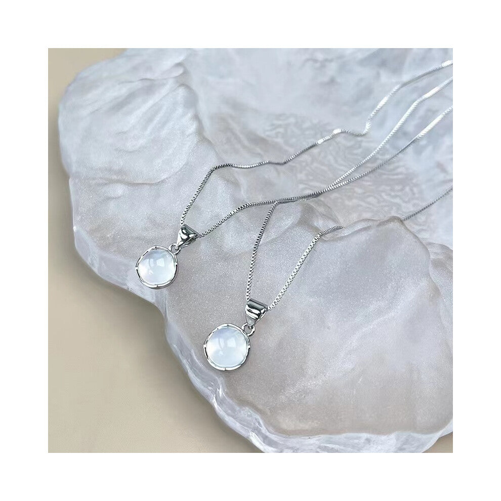 (Chalcedony necklace) Ins-style pearl necklace, versatile for women, niche design, high-end, light luxury, collarbone chain, heart pendant accessory