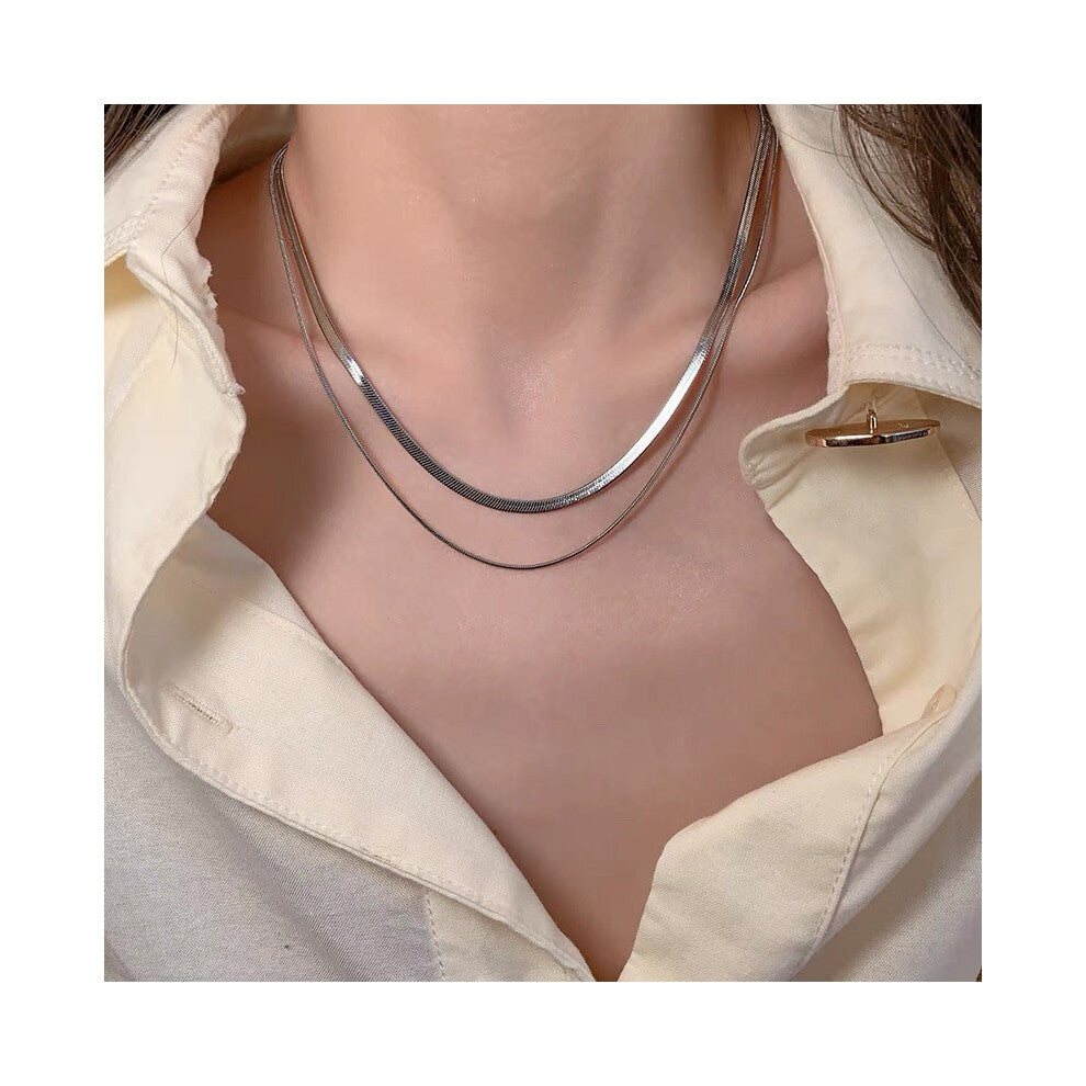 (A185?Non-detachable?) Titanium steel snake bone chain, niche necklace, women's light luxury necklace, high-end collarbone chain, Instagram cold style