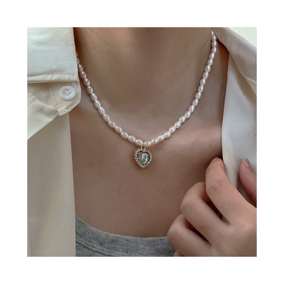 (MY35417) Ins-style pearl necklace, versatile for women, niche design, high-end, light luxury, collarbone chain, heart pendant accessory