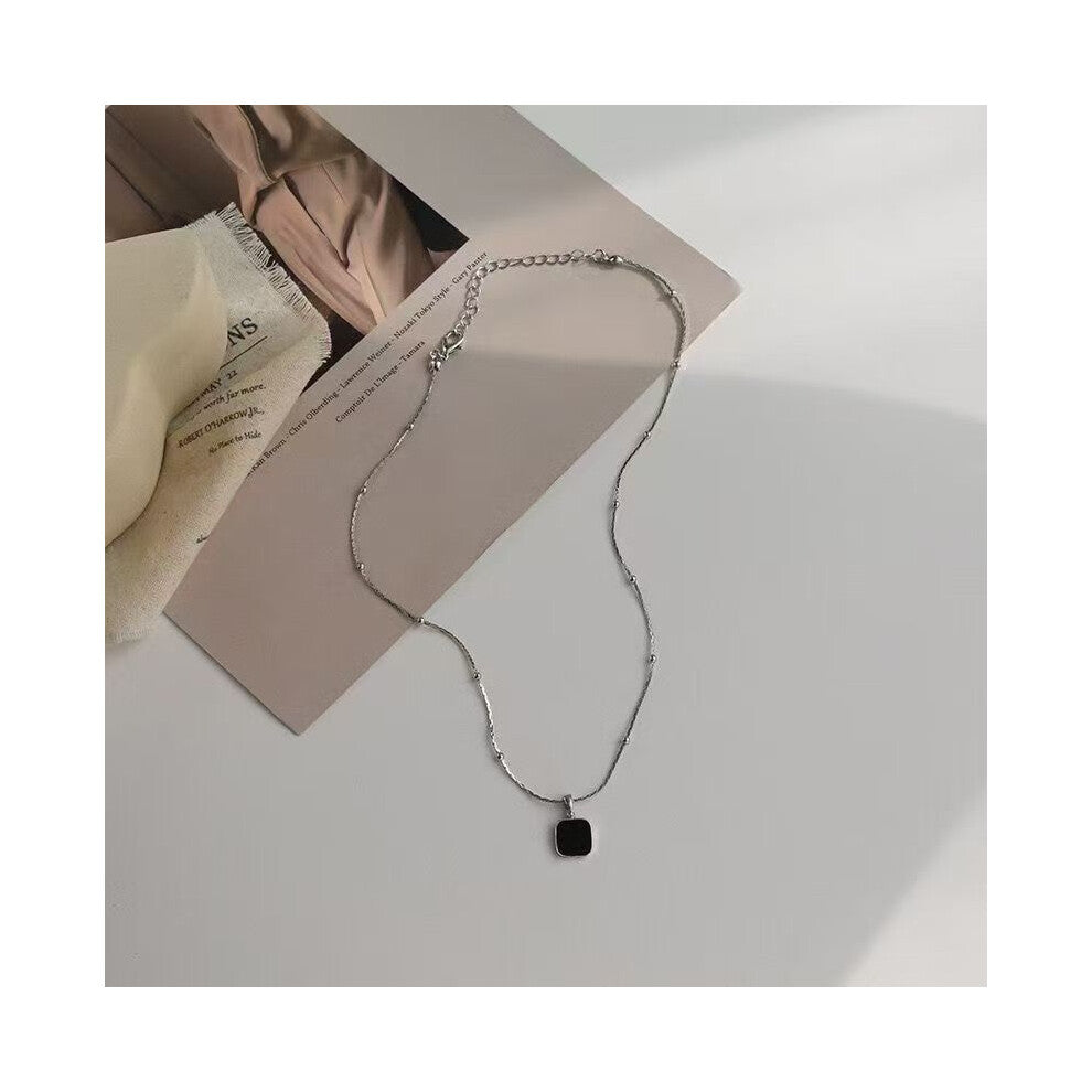 (Silver square necklace) A red, black and white swan necklace for women, 18K real gold electroplated and diamond-encrusted collarbone chain, elegant p