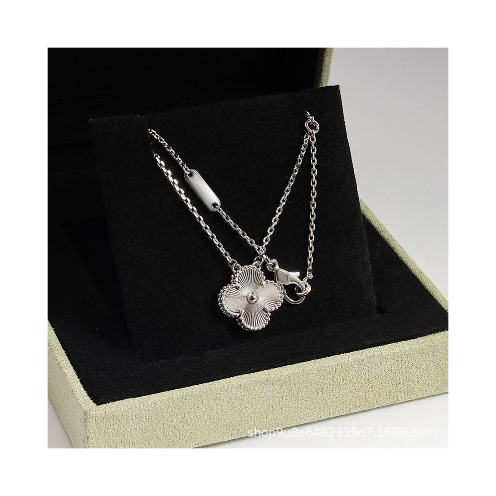 (White gold [laser style] necklace, High version) Four-leaf clover necklace, red chalcedony, white mother-of-pearl, four-leaf clover necklace, collarb