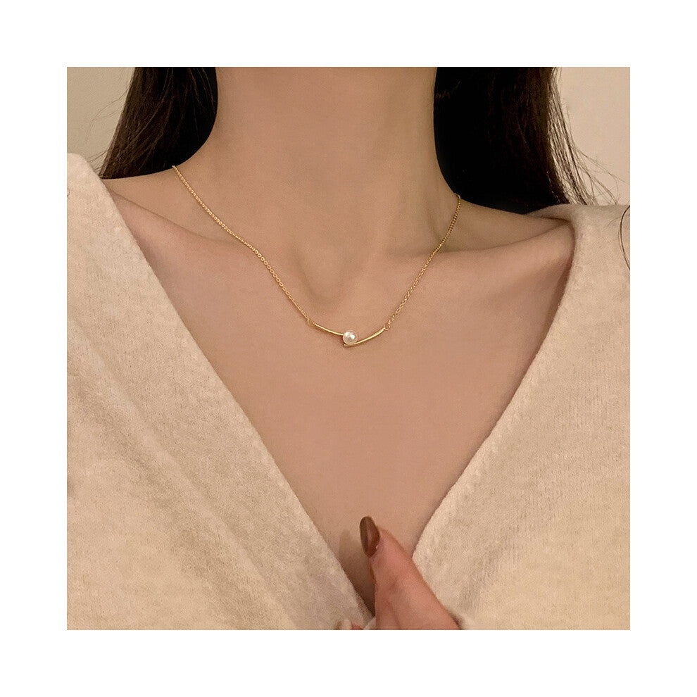 (X1128 Gold # Fashionable Pearl Necklace) This high-end, light luxury necklace features a spicy girl pearl collarbone chain with a fashionable and ver