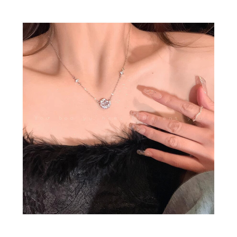 (X1176 Silver # Star and Moon Pendant Necklace) This high-end, light luxury necklace features a spicy girl pearl collarbone chain with a fashionable a