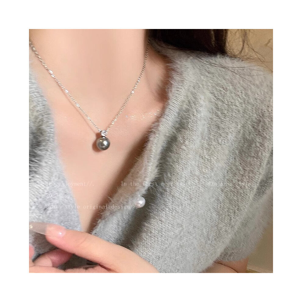 (X1325 Gun Black # Internet-famous Pearl Necklace) This high-end, light luxury necklace features a spicy girl pearl collarbone chain with a fashionabl