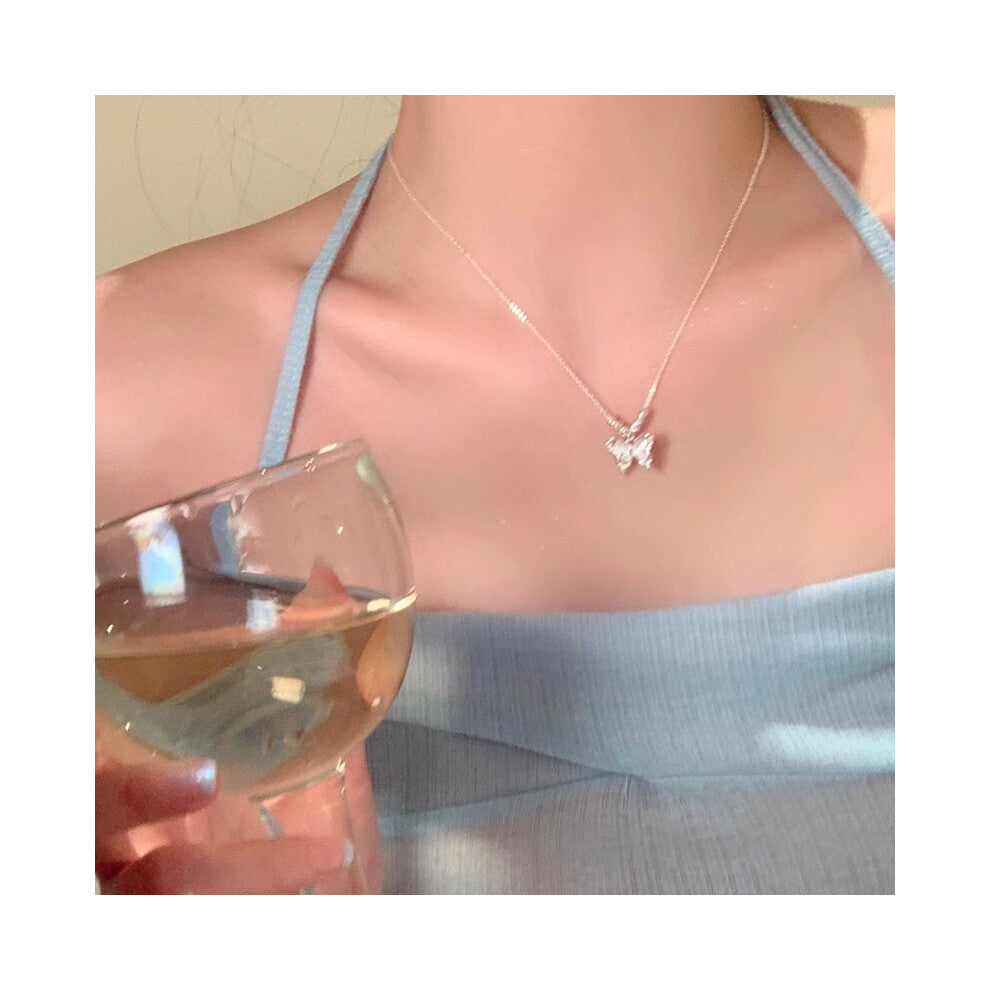 (X1528 Thick silver # cat's Eye Stone Butterfly Necklace) This high-end, light luxury necklace features a spicy girl pearl collarbone chain with a fas