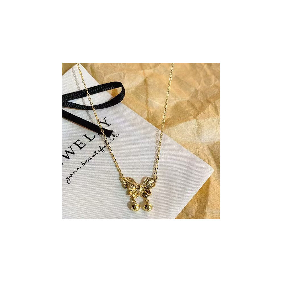 (X1654 Gold # High-end Golden Butterfly Necklace) This high-end, light luxury necklace features a spicy girl pearl collarbone chain with a fashionable