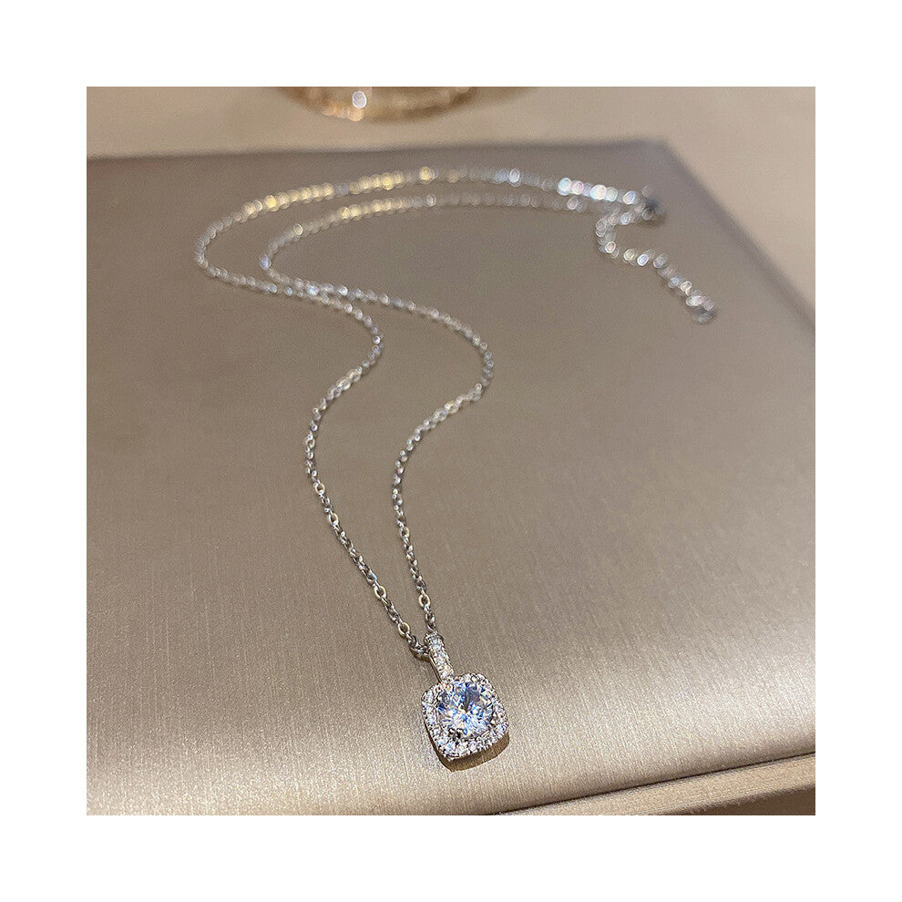(X447 Silver # Korean Super Sparkling Zircon Necklace) This high-end, light luxury necklace features a spicy girl pearl collarbone chain with a fashio