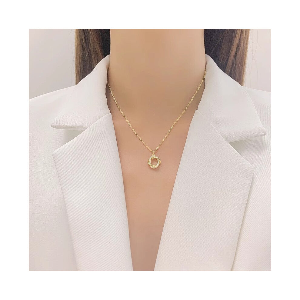 (X498 Gold # Exquisitely wrapped diamond necklace) This high-end, light luxury necklace features a spicy girl pearl collarbone chain with a fashionabl