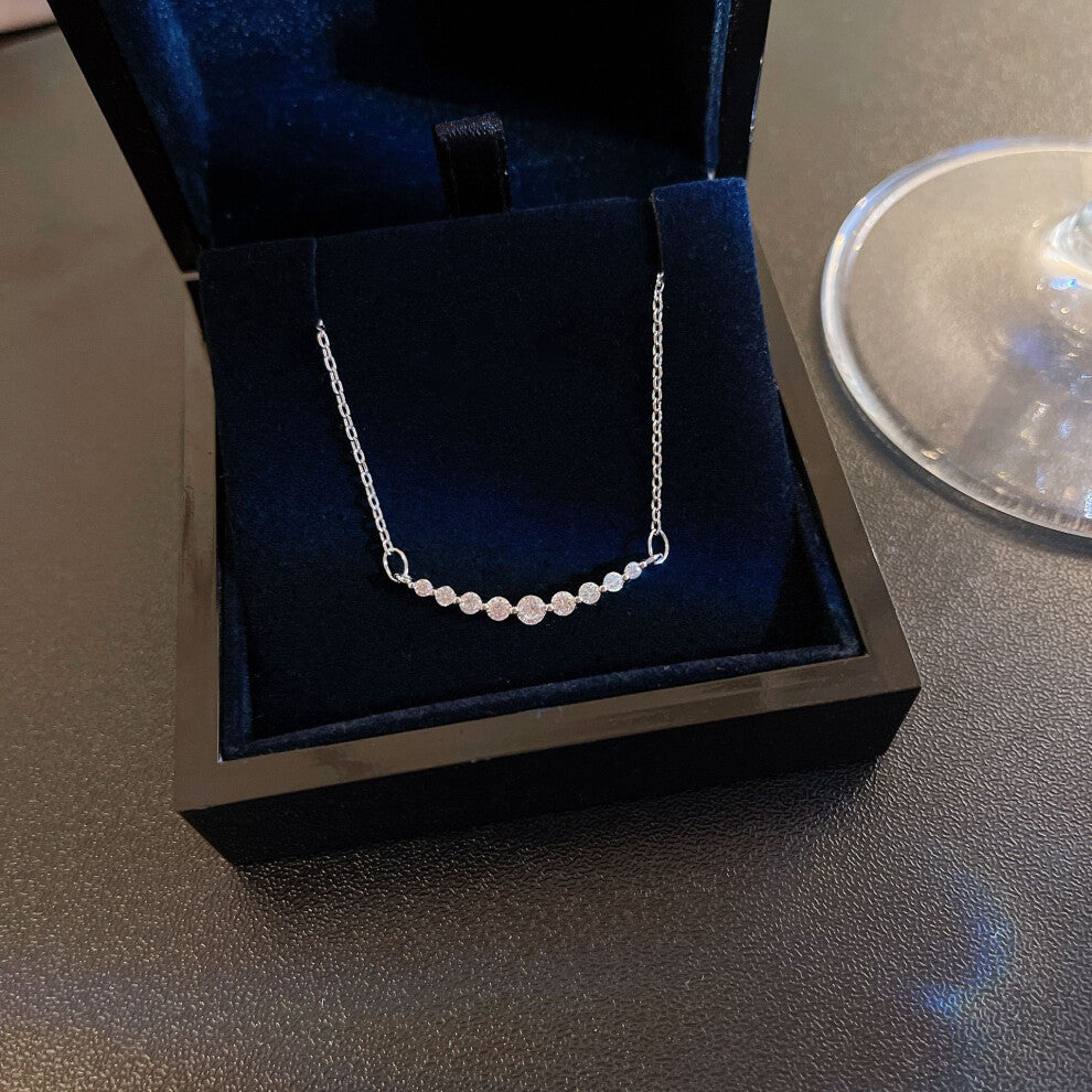 (X753 Silver # Geometric Sparkling Diamond Necklace) This high-end, light luxury necklace features a spicy girl pearl collarbone chain with a fashiona