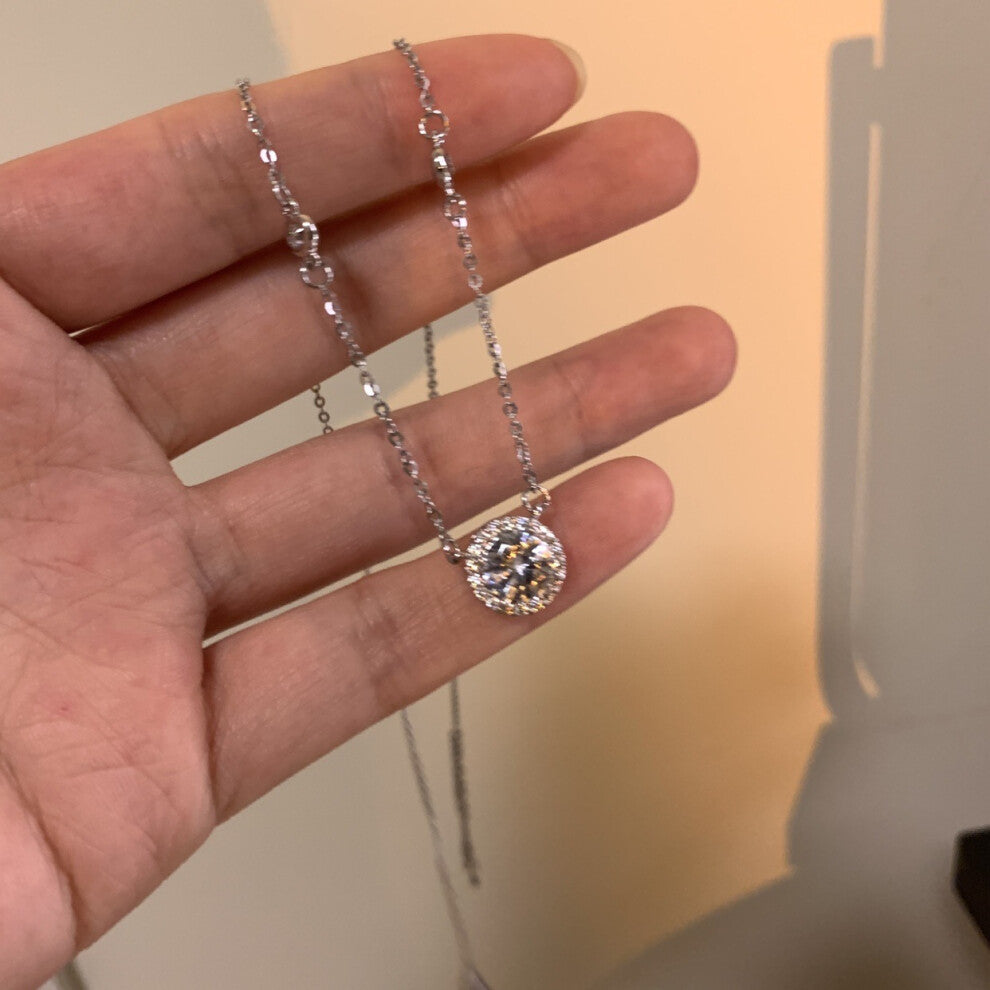 (X995 silver # Ultra Flash Zircon pendant) This high-end, light luxury necklace features a spicy girl pearl collarbone chain with a fashionable and ve