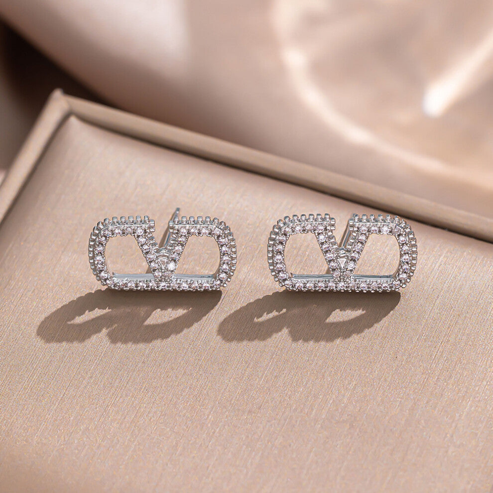 (8867 V stud earrings in steel color) V letter necklace, versatile for women, high-end, light luxury, niche, full of diamonds, CD, pig nose, collarbon