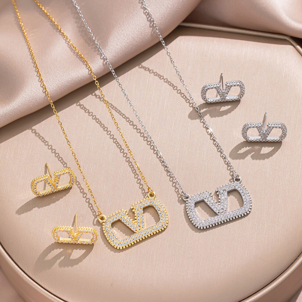 (8867 steel color V set) V letter necklace, versatile for women, high-end, light luxury, niche, full of diamonds, CD, pig nose, collarbone chain