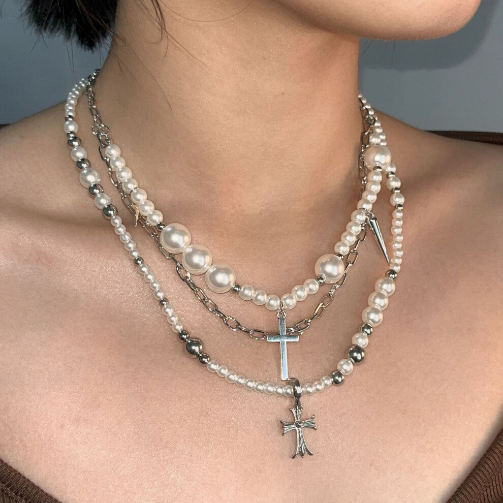 (Multi-layer pearl necklace DX0332A) The extended version of the multi-layered cross pearl necklace exudes a niche, light luxury and high-end collarbo