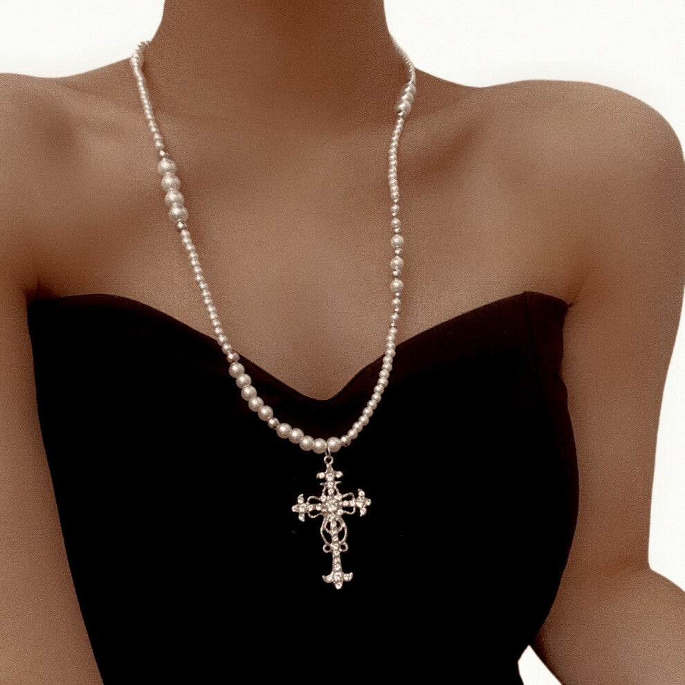 (Cross Pearl Necklace DX0332B) The extended version of the multi-layered cross pearl necklace exudes a niche, light luxury and high-end collarbone cha
