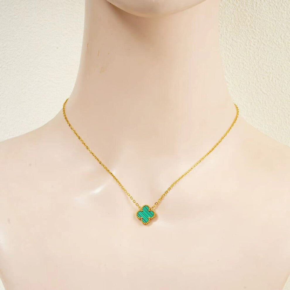 (green) Four-leaf clover collarbone chain V-shaped versatile necklace, double-sided 18K stainless steel, light luxury and niche gift for your girlfrie