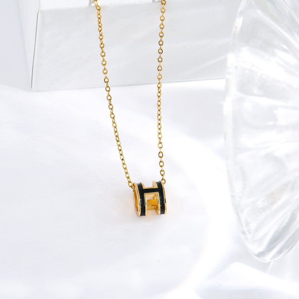 (A0046 Golden oil-dripping black letter H) Simple and elegant H letter titanium steel necklace for women, 18k gold collarbone chain