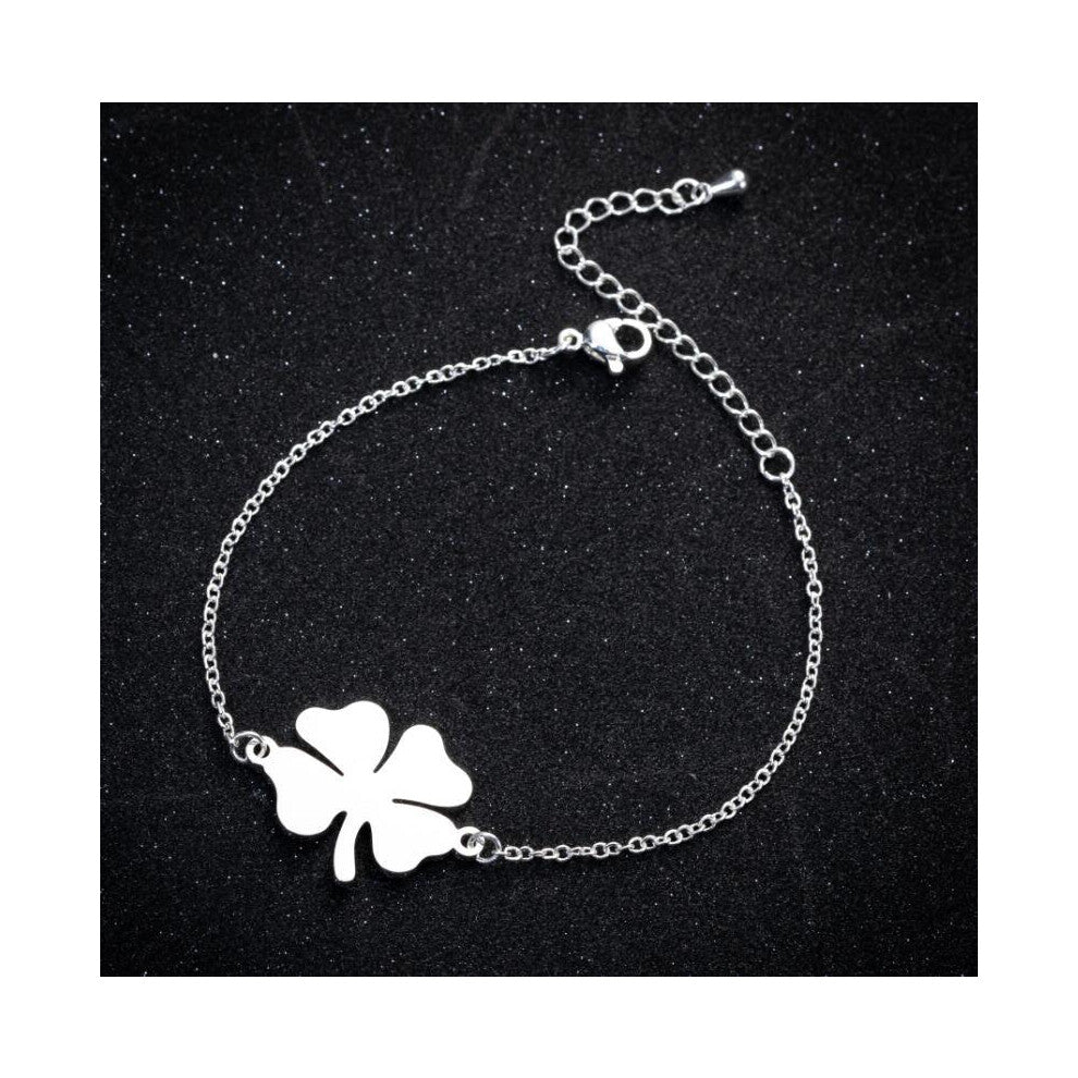 Silver-Bracelet Woman Symbol of the Clover Brings Luck in