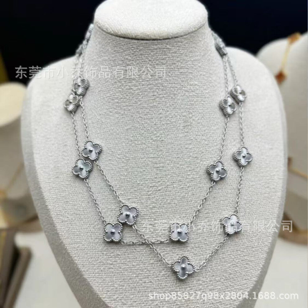 (A steel-colored necklace with 20 patterned patterns) Lucky four-leaf clover necklace, a fashionable and light luxury 18K gold collarbone chain neckla