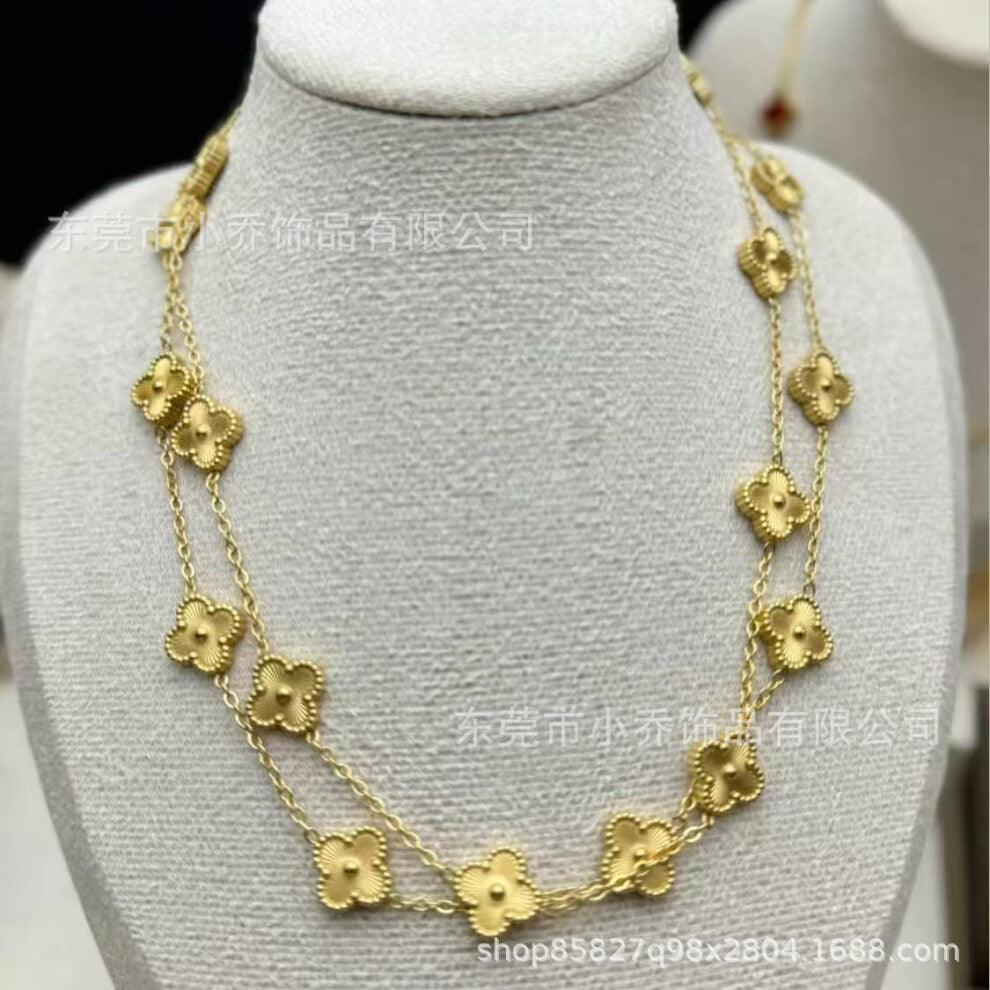 (A golden necklace with 20 floral patterns) Lucky four-leaf clover necklace, a fashionable and light luxury 18K gold collarbone chain necklace for wom