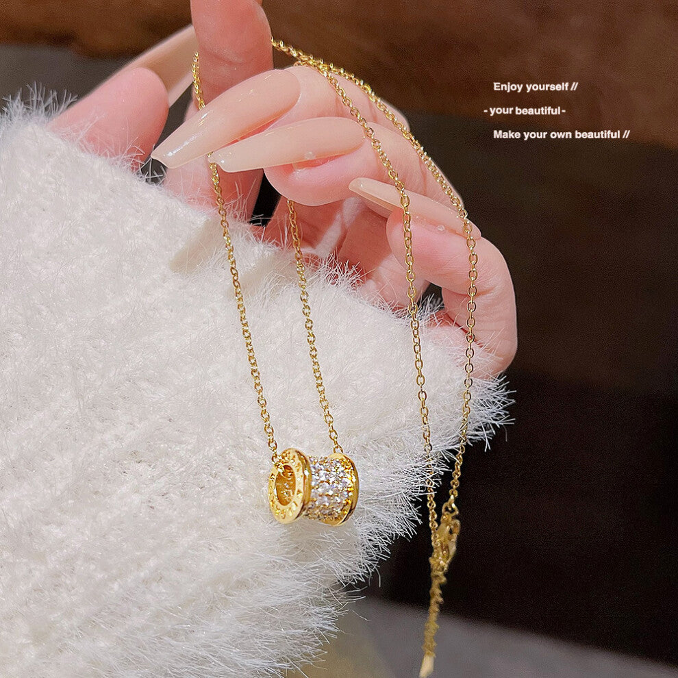 (X006) A versatile and high-end pendant with a niche design and a simple collarbone chain