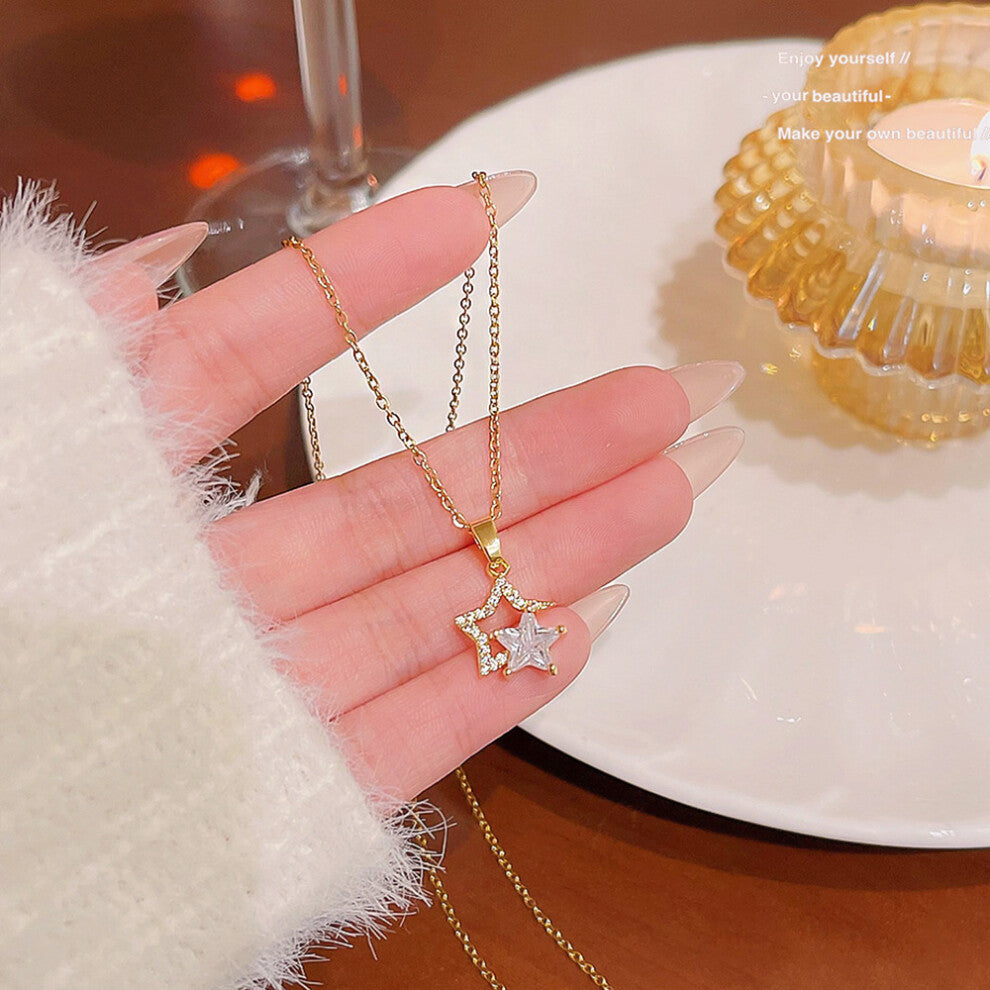 (X012) A versatile and high-end pendant with a niche design and a simple collarbone chain