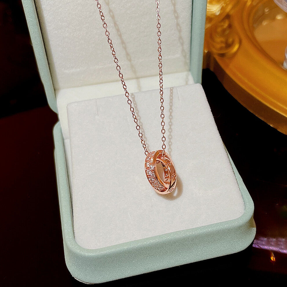 (X015) A versatile and high-end pendant with a niche design and a simple collarbone chain