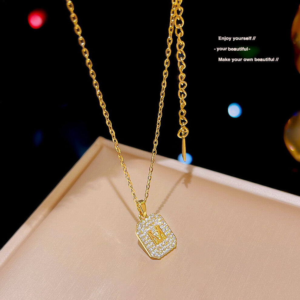 (X052) A versatile and high-end pendant with a niche design and a simple collarbone chain
