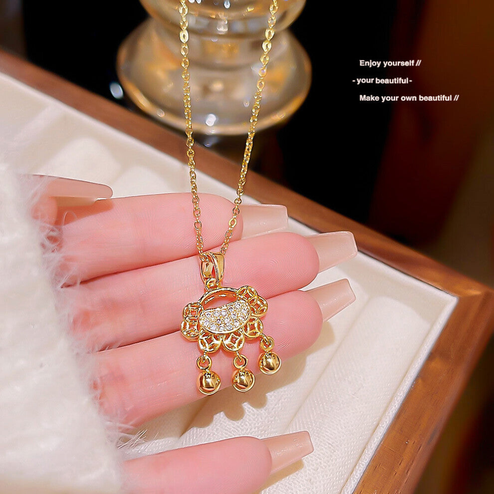 (X053) A versatile and high-end pendant with a niche design and a simple collarbone chain