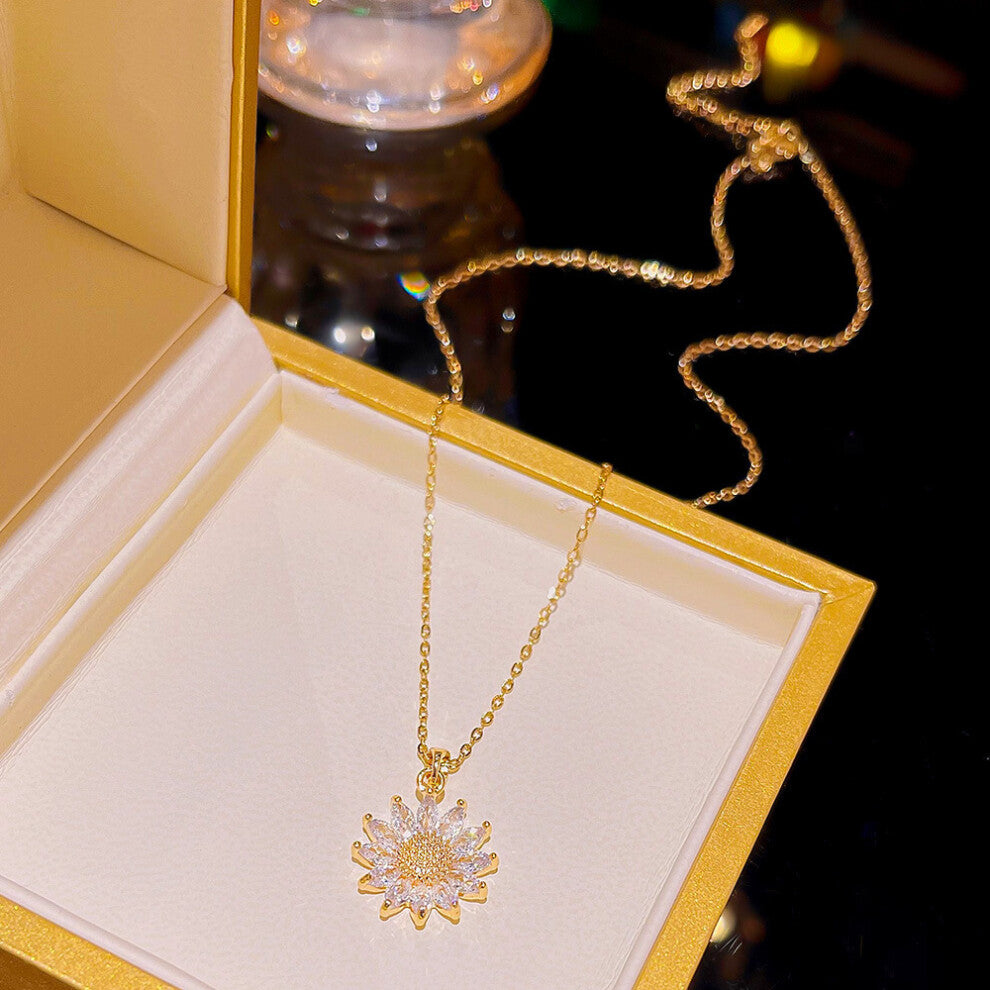 (X055) A versatile and high-end pendant with a niche design and a simple collarbone chain